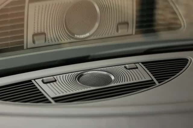 Audi R8 (2011) thumbnail 6
