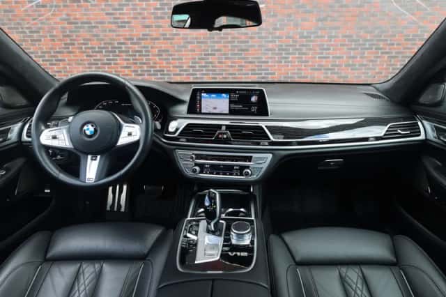 BMW M760Li (2019) thumbnail 4