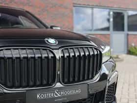 BMW M760Li (2019) thumbnail 10