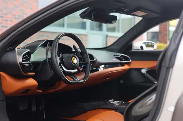 Ferrari 296 GTB (2023) thumbnail 4