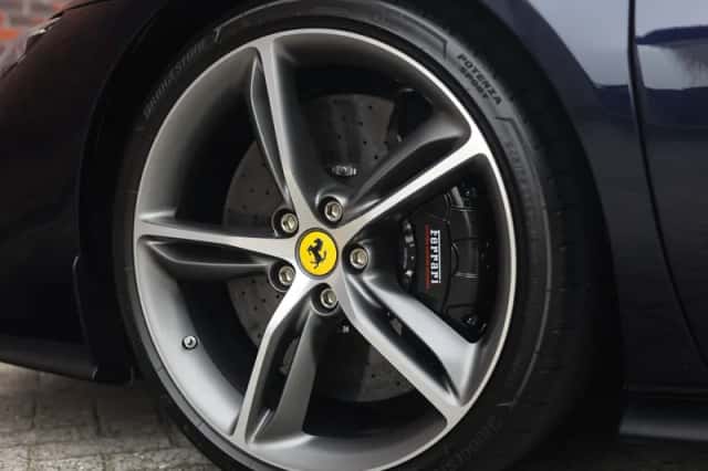 Ferrari 296 GTB (2024) thumbnail 6