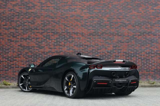 Ferrari SF90 Stradale (2021) thumbnail 3