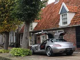 Mercedes-Benz SLS (2010) thumbnail 11