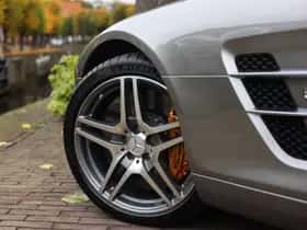Mercedes-Benz SLS (2010) thumbnail 14
