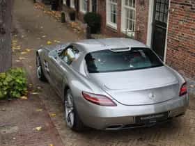 Mercedes-Benz SLS (2010) thumbnail 17