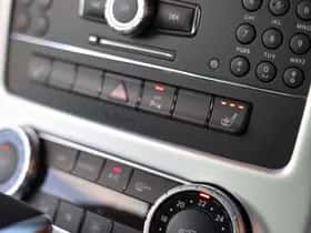 Mercedes-Benz SLS (2010) thumbnail 44