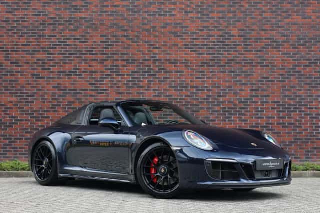 Porsche 911 (2018) thumbnail 2
