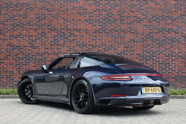 Porsche 911 (2018) thumbnail 3