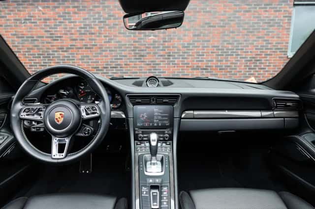 Porsche 911 (2018) thumbnail 4