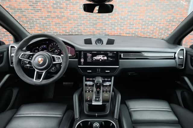 Porsche Cayenne (2021) thumbnail 4