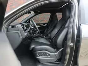 Porsche Cayenne (2024) thumbnail 30