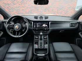 Porsche Macan (2022) thumbnail 4