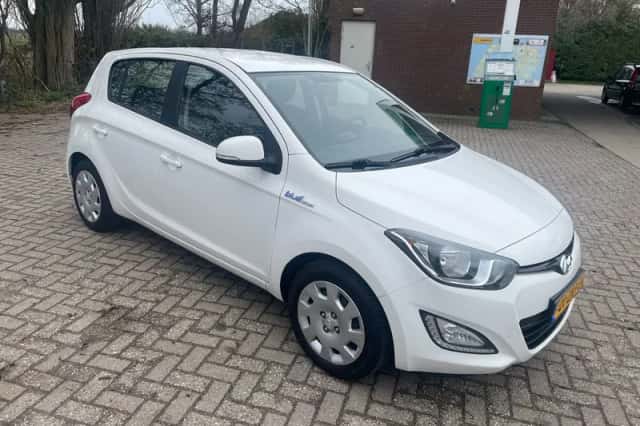 Hyundai i20 (2013) thumbnail 3