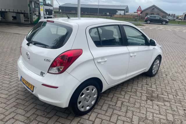 Hyundai i20 (2013) thumbnail 4