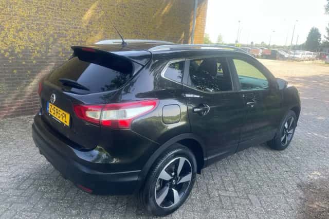 Nissan Qashqai (2017) thumbnail 4