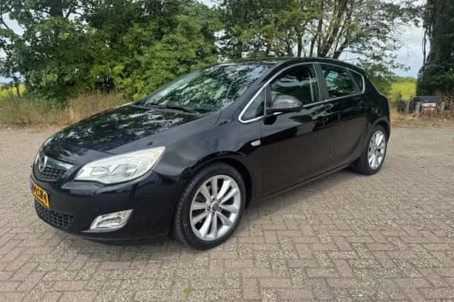 Opel Astra (2010) thumbnail 1
