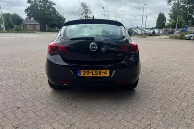 Opel Astra (2010) thumbnail 5