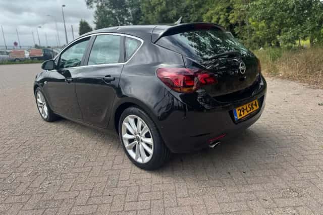 Opel Astra (2010) thumbnail 6