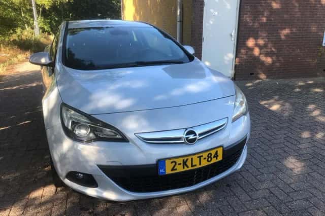 Opel Astra GTC (2013) thumbnail 2