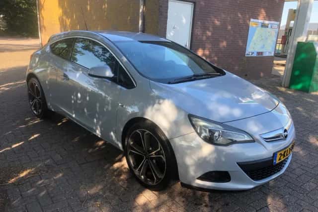 Opel Astra GTC (2013) thumbnail 3