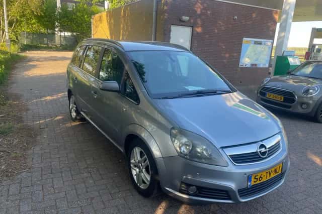 Opel Zafira (2007) thumbnail 2
