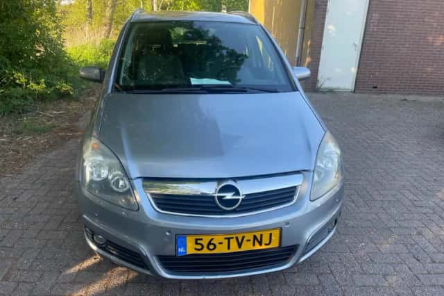 Opel Zafira (2007) thumbnail 3