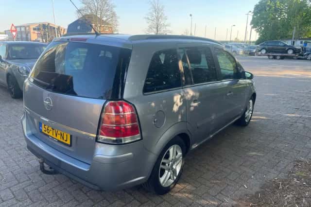 Opel Zafira (2007) thumbnail 4