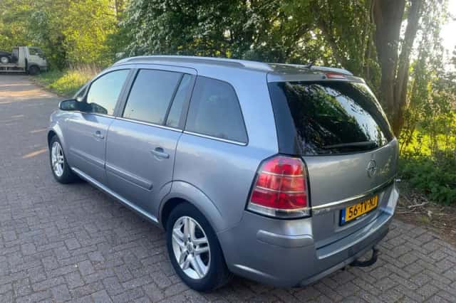 Opel Zafira (2007) thumbnail 5