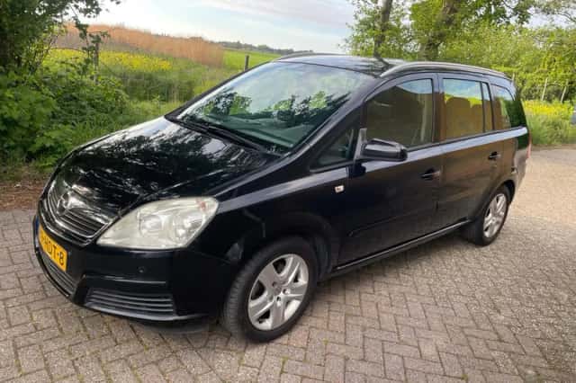 Opel Zafira (2008) thumbnail 1