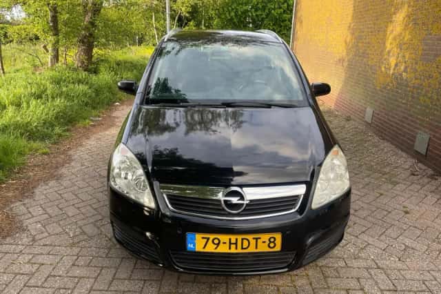 Opel Zafira (2008) thumbnail 2