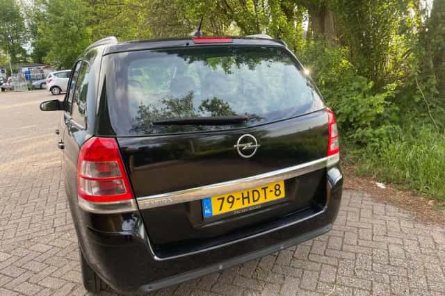 Opel Zafira (2008) thumbnail 5