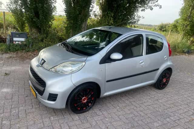 Peugeot 107 (2010) thumbnail 1