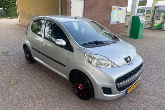 Peugeot 107 (2010) thumbnail 2