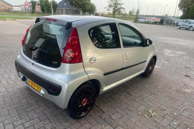 Peugeot 107 (2010) thumbnail 4
