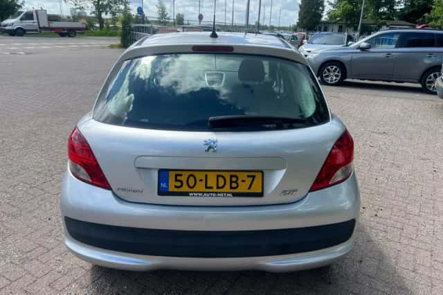 Peugeot 207 (2010) thumbnail 5