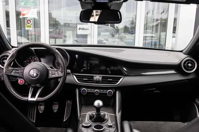 Alfa Romeo Giulia (2019) thumbnail 3