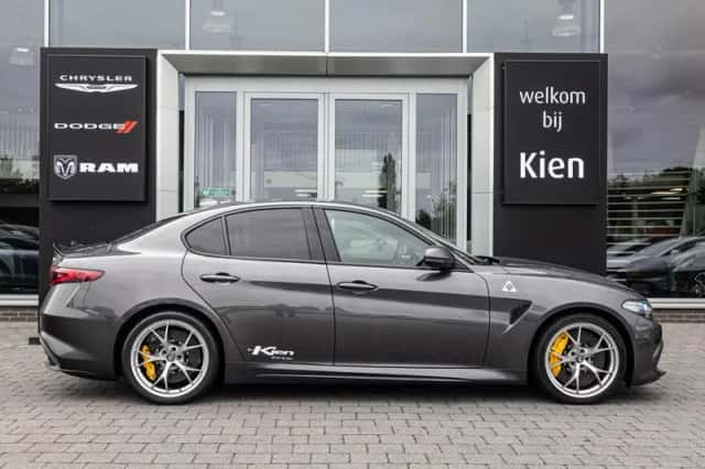 Alfa Romeo Giulia (2019) thumbnail 4