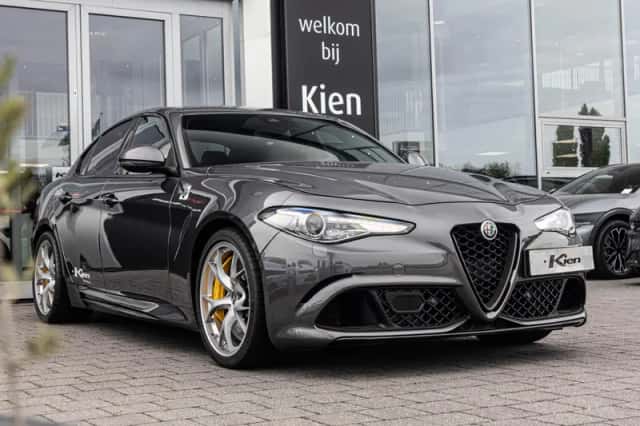 Alfa Romeo Giulia (2019) thumbnail 5