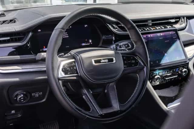 Jeep Grand Cherokee (2024) thumbnail 2