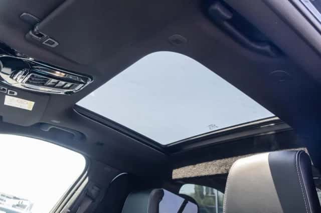 Jeep Grand Cherokee (2024) thumbnail 3