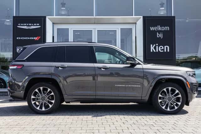 Jeep Grand Cherokee (2024) thumbnail 4