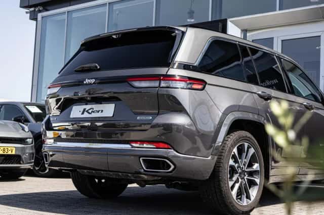 Jeep Grand Cherokee (2024) thumbnail 5