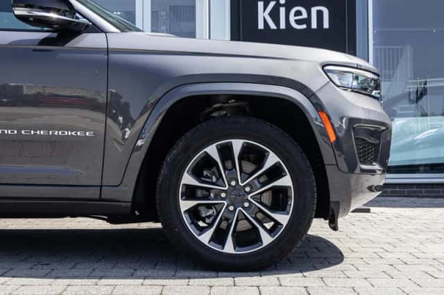 Jeep Grand Cherokee (2024) thumbnail 6