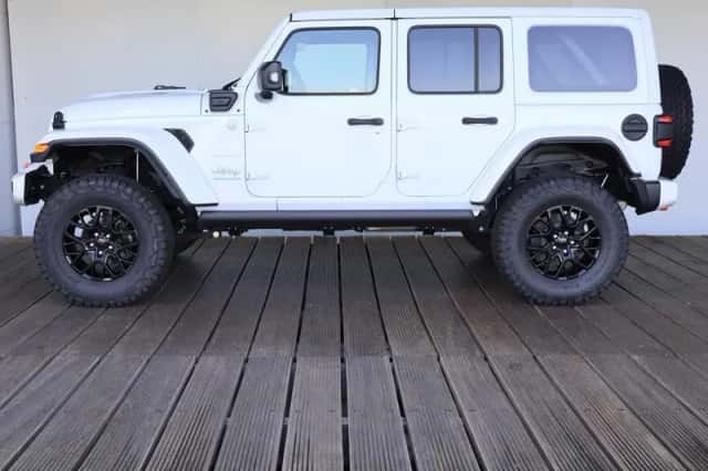 Jeep Wrangler (2023) thumbnail 3