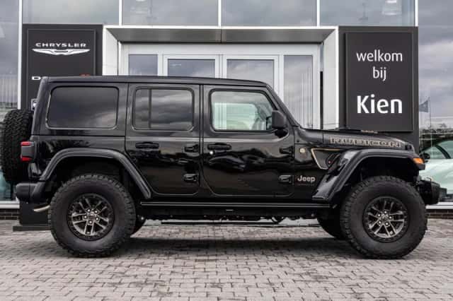 Jeep Wrangler (2024) thumbnail 3