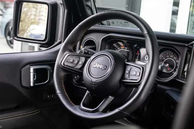Jeep Wrangler (2024) thumbnail 6