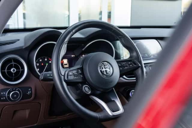 Alfa Romeo Stelvio (2021) thumbnail 2