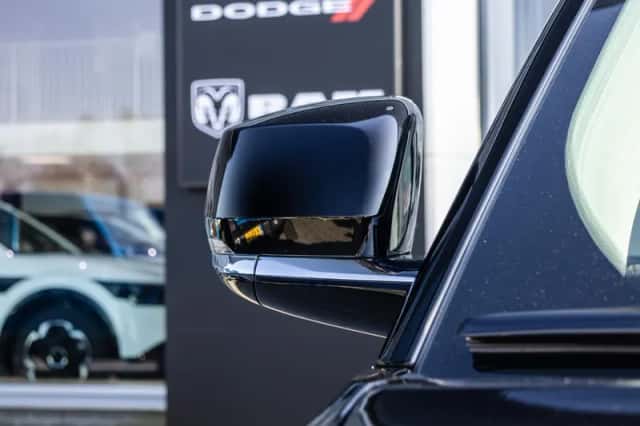 Jeep Grand Cherokee (2022) thumbnail 4