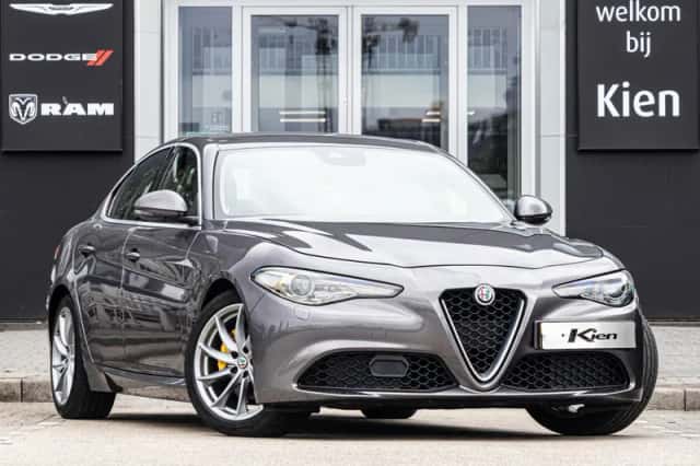 Alfa Romeo Giulia (2017) thumbnail 1