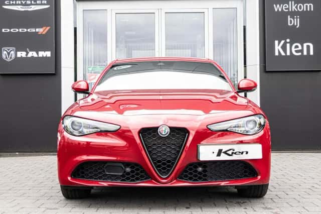 Alfa Romeo Giulia (2022) thumbnail 3